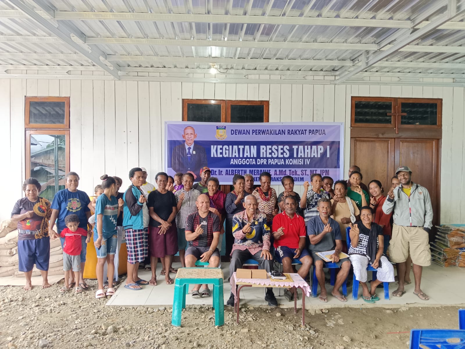 Reses di Kelurahan Awiyo, Politisi NasDem Serahkan Bantuan Bama dan Pembangunan Gereja