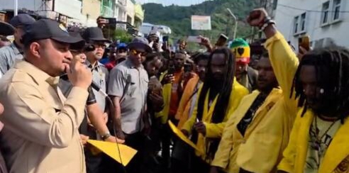 Pimpinan dan Anggota DPR Papua Temui Ratusan Pendemo dan Terima Aspirasi