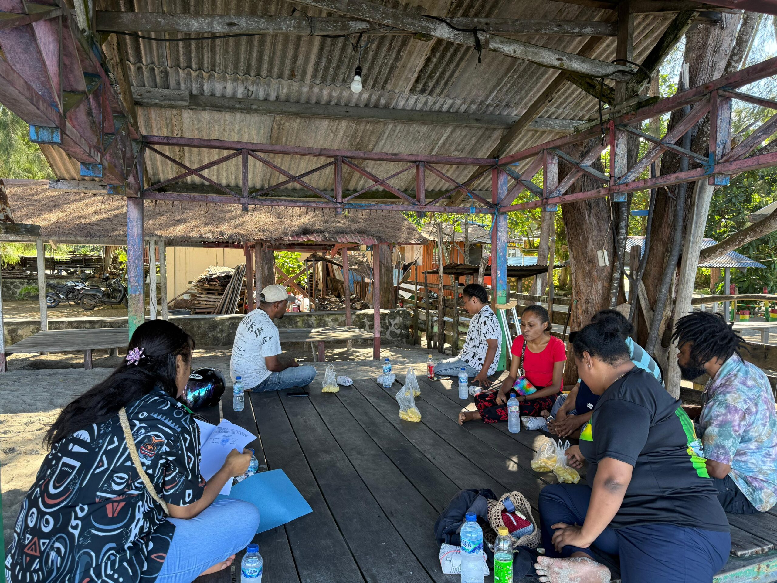 Serap Asprisi, Anggota DPR Papua Bertemu Forum SOBAT dan Anak Jalanan 