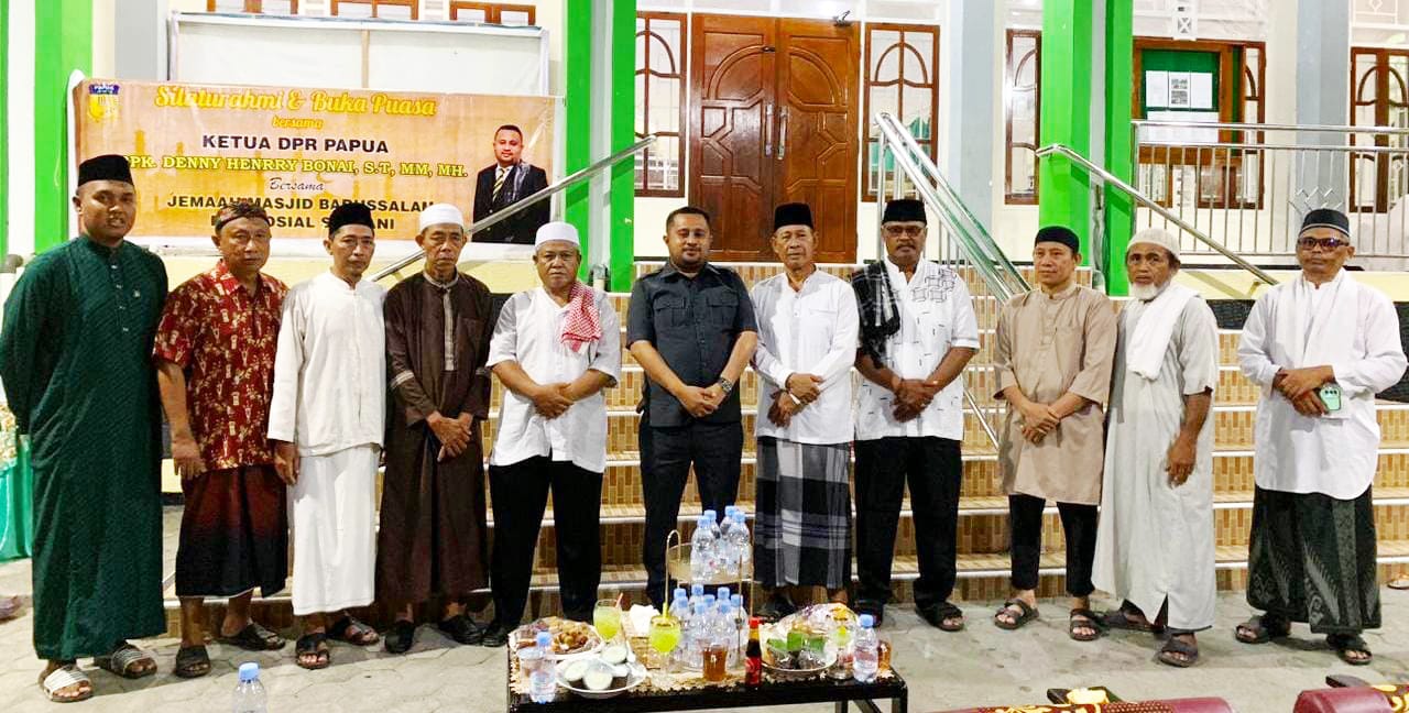 Safari Ramadan di Masjid Babussalam Sentani, Ketua DPR Papua Tekankan Toleransi Antar Umat Beragama