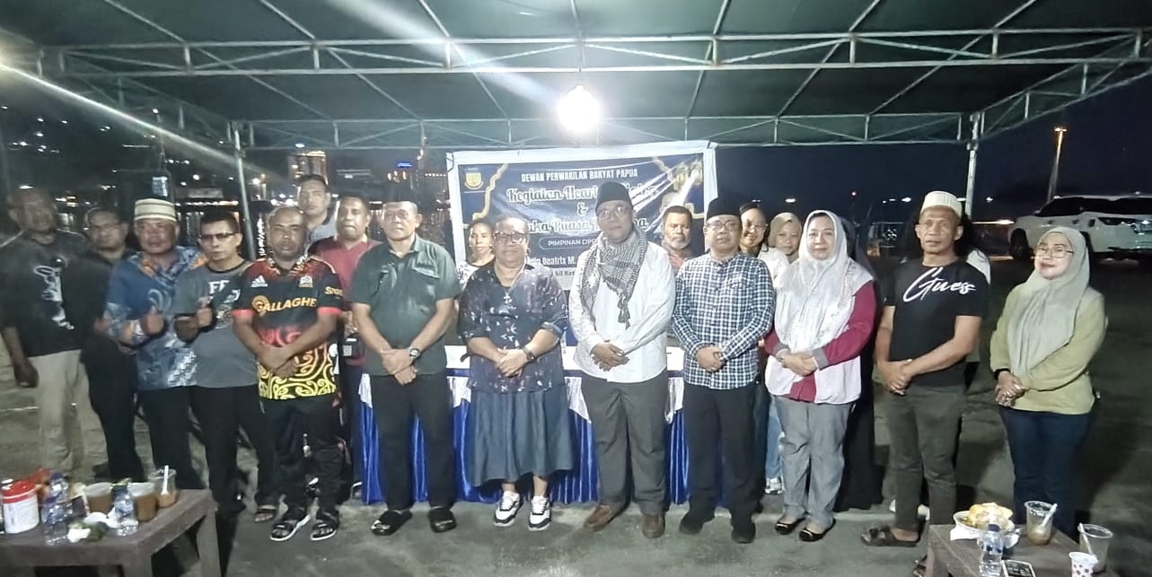 Wakil Ketua I DPR Papua Herlin Monim Buka Puasa Bersama Staf, Tekankan Nilai Kepedulian dan Kebersamaan