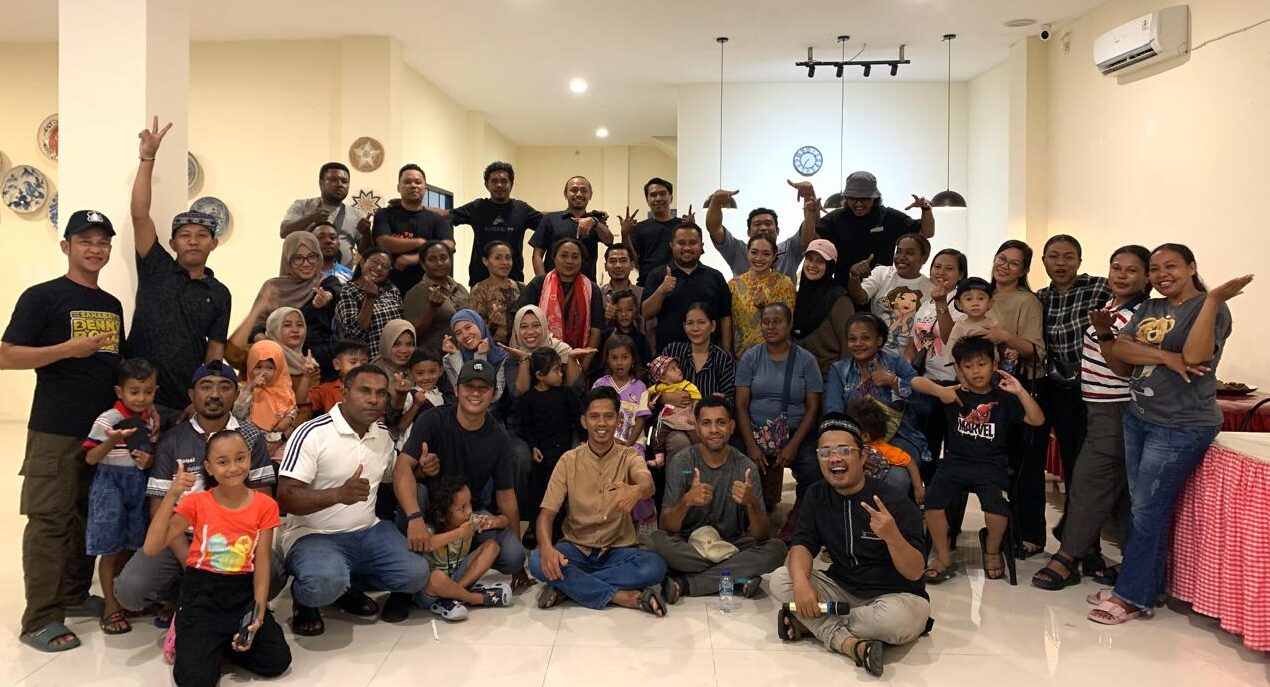 Ketua DPR Papua Denny Bonai Buka Puasa Bersama Alumni Smansa Serui 2007