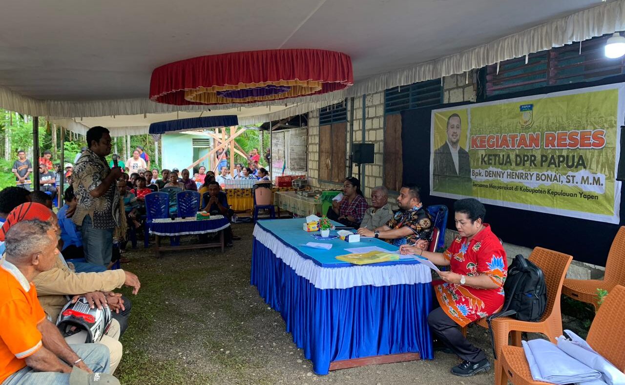 Ketua DPR Papua Serap Aspirasi Warga Kepulauan Yapen, Salurkan Bantuan  untuk GKI Bethel Borai