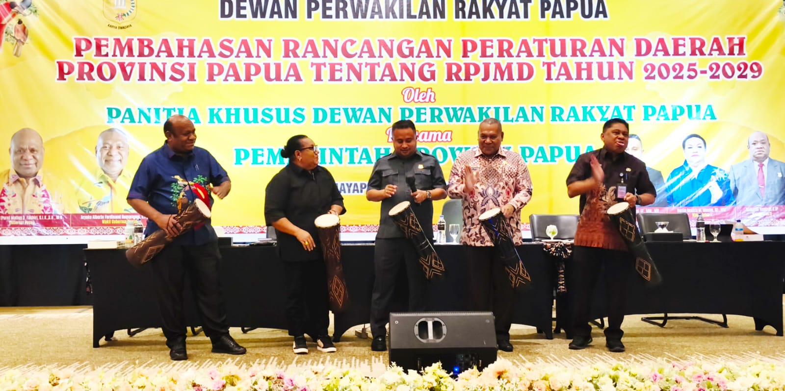DPR Papua Bersama Pemprov Bahas Raperda RPJMD 2025–2029, Denny Bonai Tegaskan OPD Wajib Hadir