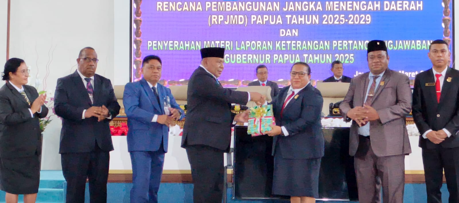 DPR Papua Bahas Raperdasi RPJMD 2025–2029, Pemprov Serahkan LKPJ Gubernur 2025