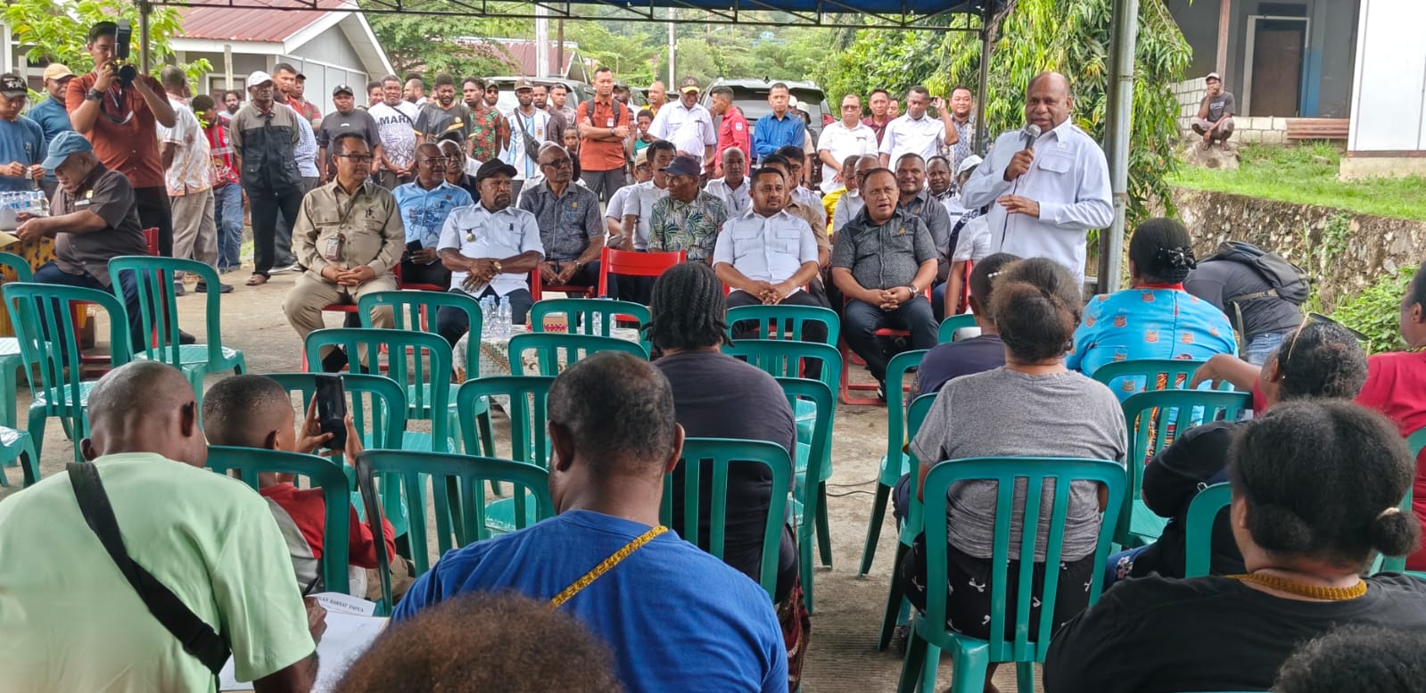 Gubernur Fakhiri dan Ketua DPR Papua Temui Warga Korban Banjir Bandang Sentani, 7 Tahun Menanti Rumah Layak Huni