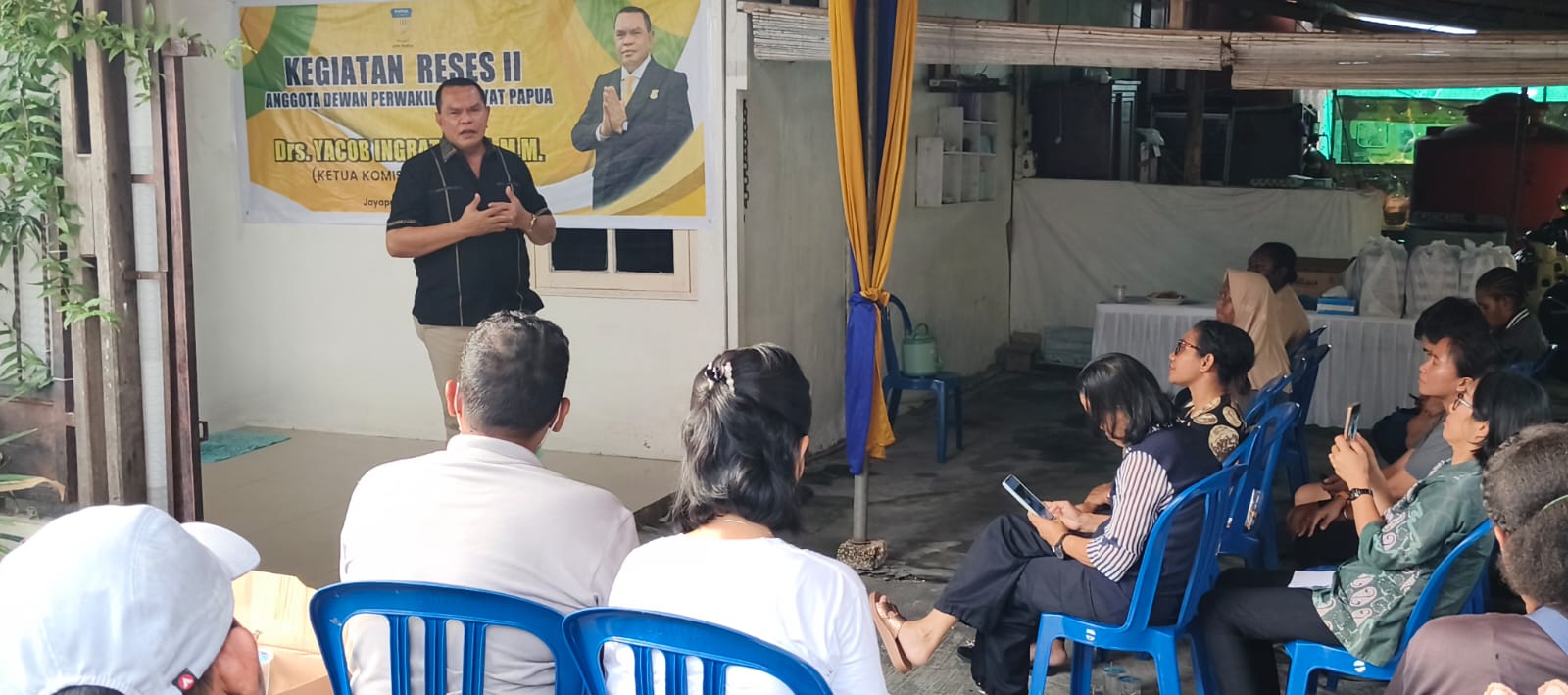 Reses Yacob Ingratubun di BTN Puskopad, Warga Keluhkan Minyak Tanah dan Air Bersih