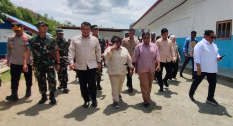 Wakil Ketua I DPR Papua, Herlin Beatrix M Monim bersama Ketua Komisi V DPR Papua, Dina L Rumbiak berserta anggota komisi V dan Wamendagri Ribka Haluk bersama Wakil Kepala BGN Mayjen TNI Trenggono usai melihat langsung SPPG Depapre.